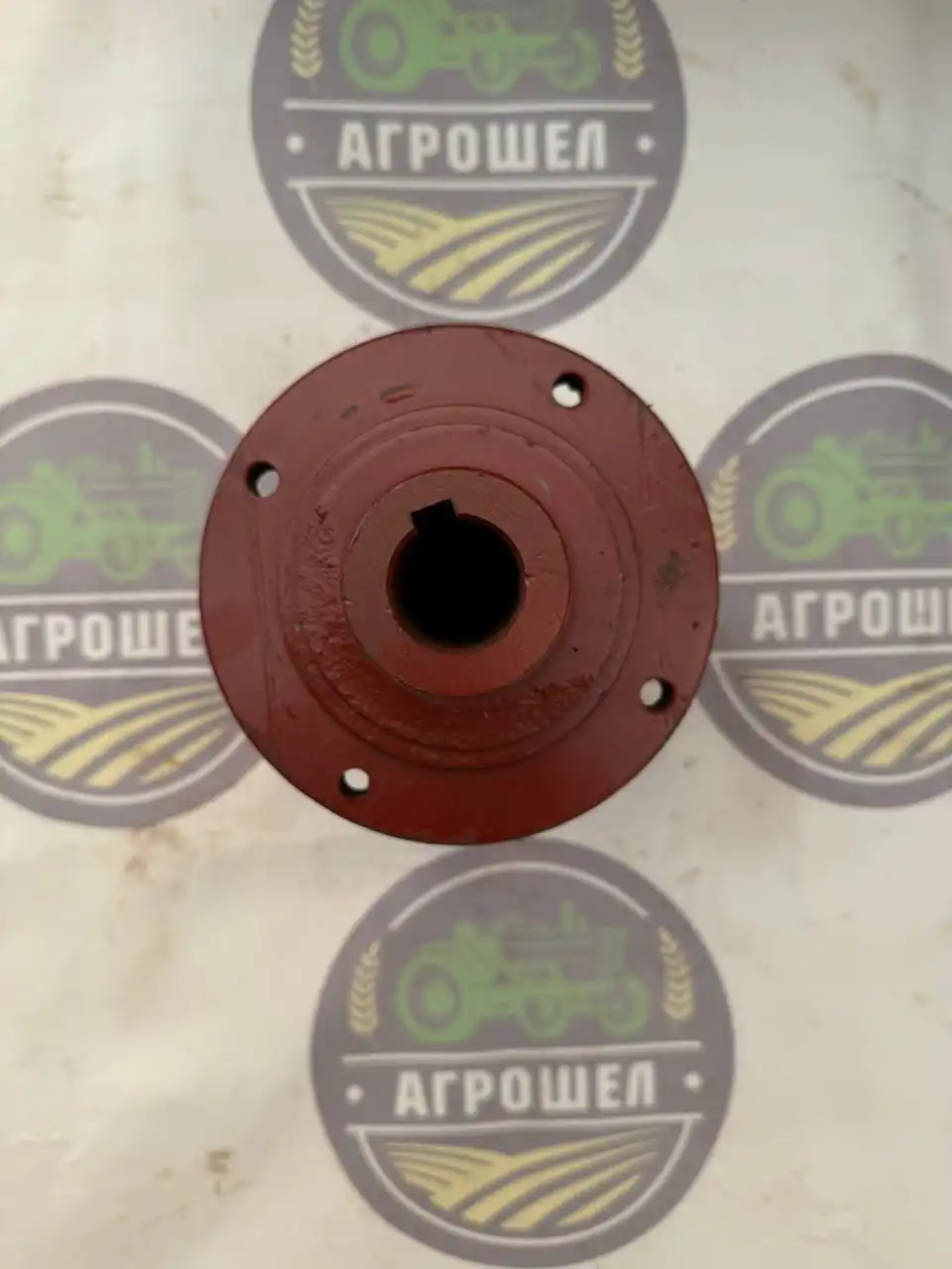 Маточина ротора 8245-036-010-790 (середня) роторної косарки Z-169 WIRAX (4 отвори)