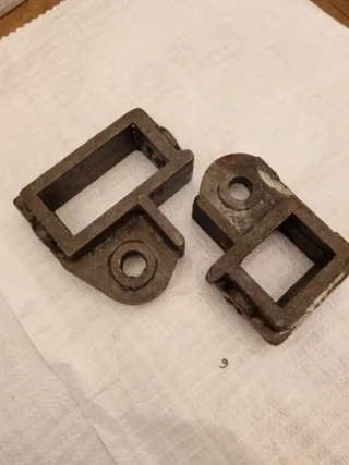 Кронштейни валу навіски ПЛН 01.016 та ПЛН 01.017