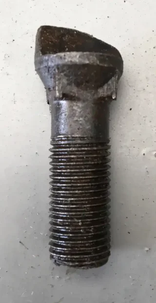 Болт бича 54-62388А-01 (з насічкою)