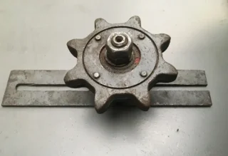 Зірочка натяжна 54-2-22-4А з кронштейном